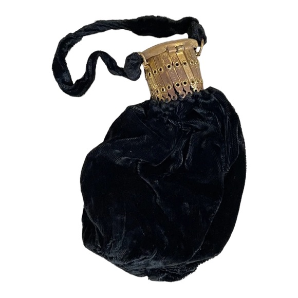 Bags Vintage Early 190s Black Velvet Accordion Gate Top Beggars Bag